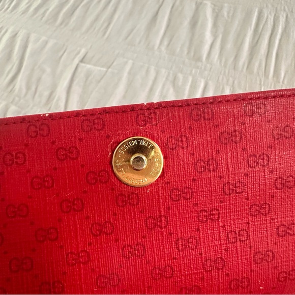 GUCCI Vintage Red Monogram Crossbody Bag with original Box and Dustbag - Picture 14 of 15